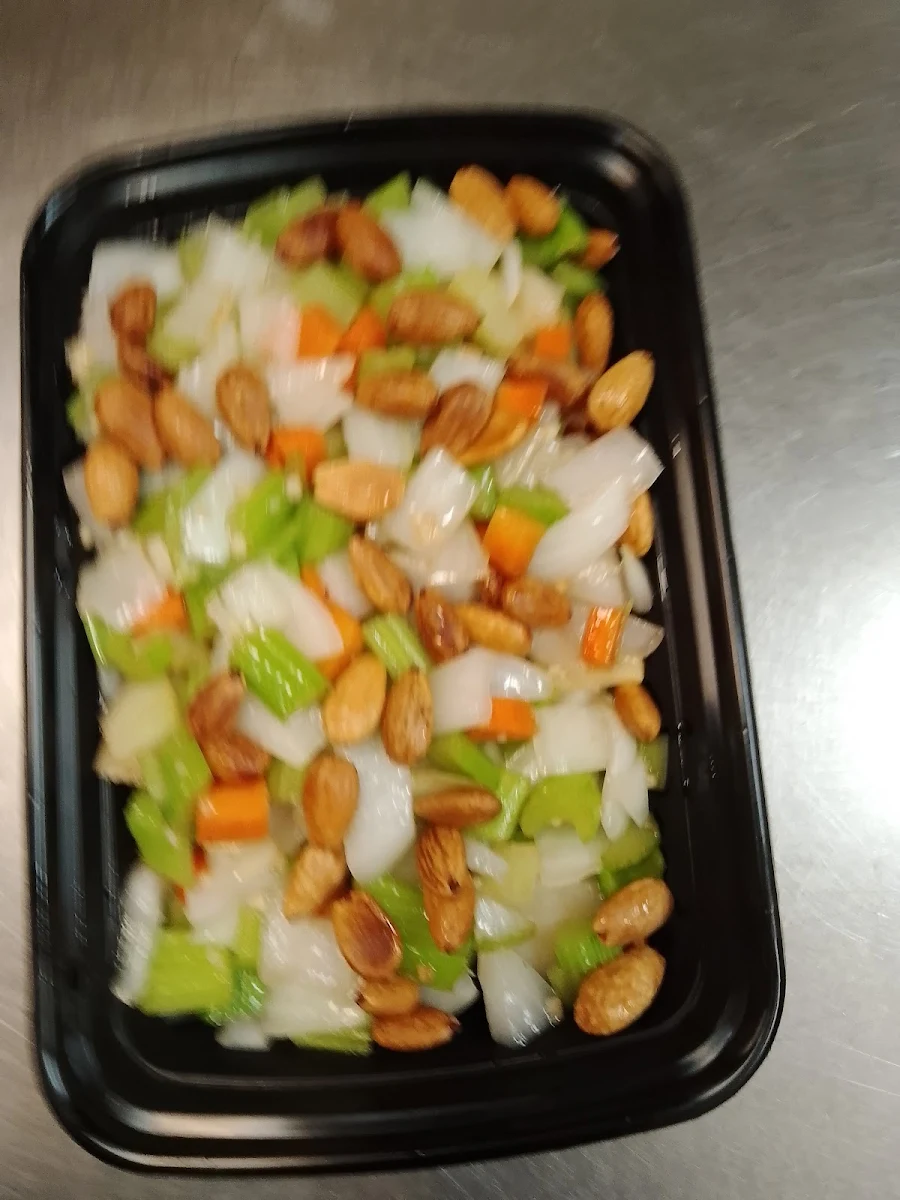 Chicken with Diced Vegetables & Almonds 杏仁鸡丁
